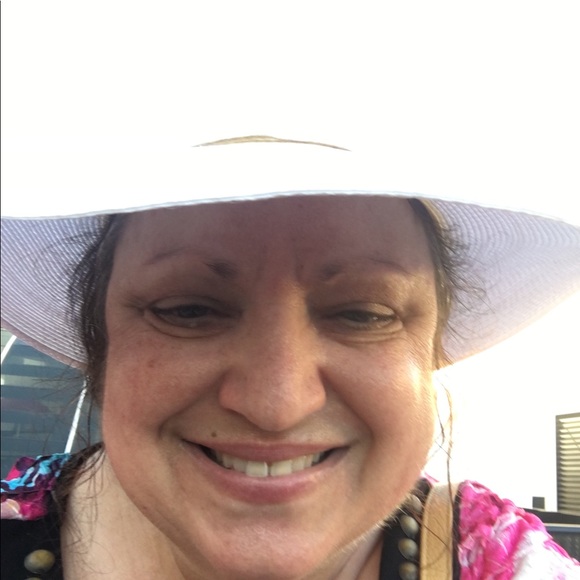 Meet your Posher, Sara - Picture 3 of 7